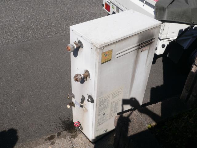 栃木小山　既存給湯器取り外し完了